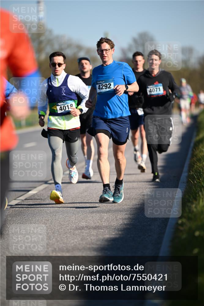 06.04.2025 - 44. Internationalen Wilhelmsburger Insellauf Dr. Thomas Lammeyer http://msf.ph/oto/7550421 06.04.2025 09:22:08 Laufen 4018, 4292, 4071 meine-sportfotos.de