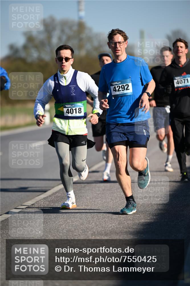 06.04.2025 - 44. Internationalen Wilhelmsburger Insellauf Dr. Thomas Lammeyer http://msf.ph/oto/7550425 06.04.2025 09:22:09 Laufen 4292, 4018, 4071 meine-sportfotos.de