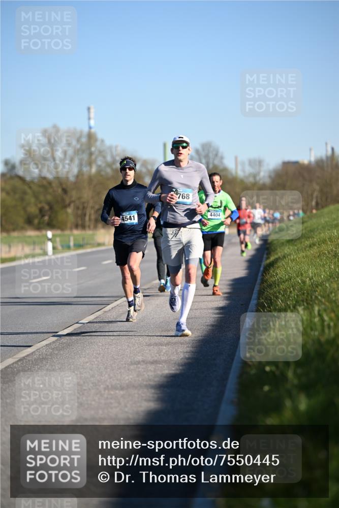 06.04.2025 - 44. Internationalen Wilhelmsburger Insellauf Dr. Thomas Lammeyer http://msf.ph/oto/7550445 06.04.2025 09:22:22 Laufen 4541, 768, 4404 meine-sportfotos.de