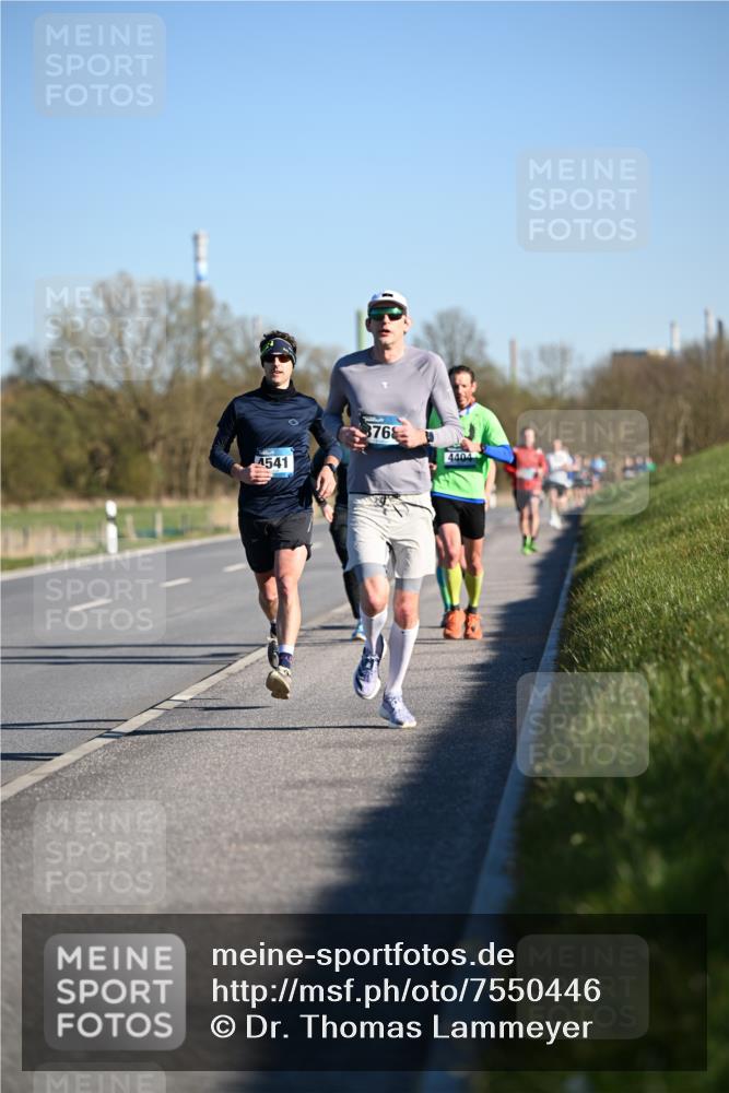 06.04.2025 - 44. Internationalen Wilhelmsburger Insellauf Dr. Thomas Lammeyer http://msf.ph/oto/7550446 06.04.2025 09:22:23 Laufen 4541, 8768, 4404 meine-sportfotos.de