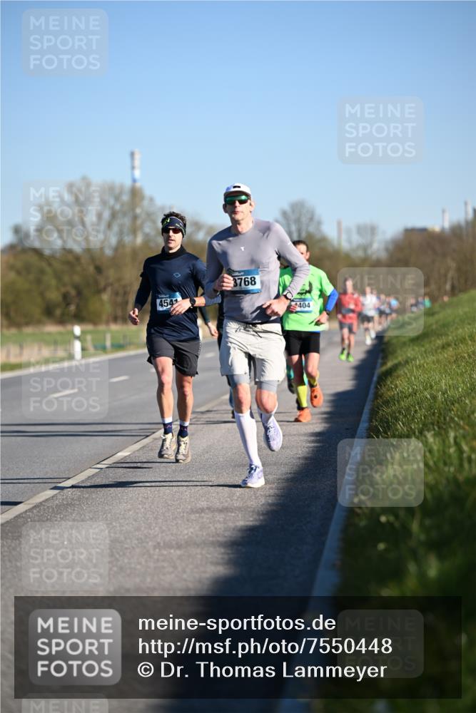 06.04.2025 - 44. Internationalen Wilhelmsburger Insellauf Dr. Thomas Lammeyer http://msf.ph/oto/7550448 06.04.2025 09:22:23 Laufen 454, 3768, 404 meine-sportfotos.de