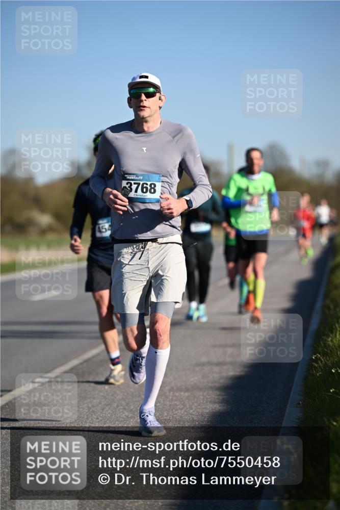 06.04.2025 - 44. Internationalen Wilhelmsburger Insellauf Dr. Thomas Lammeyer http://msf.ph/oto/7550458 06.04.2025 09:22:24 Laufen 454, 3768 meine-sportfotos.de