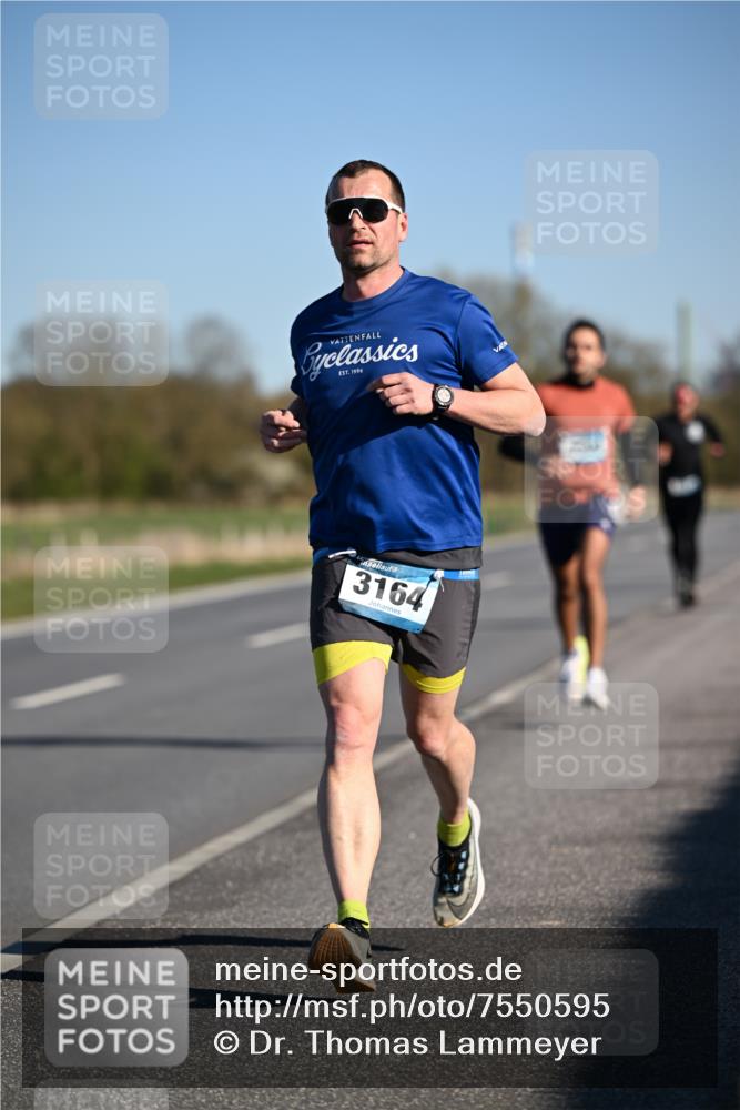06.04.2025 - 44. Internationalen Wilhelmsburger Insellauf Dr. Thomas Lammeyer http://msf.ph/oto/7550595 06.04.2025 09:22:49 Laufen 1996, 3164 meine-sportfotos.de