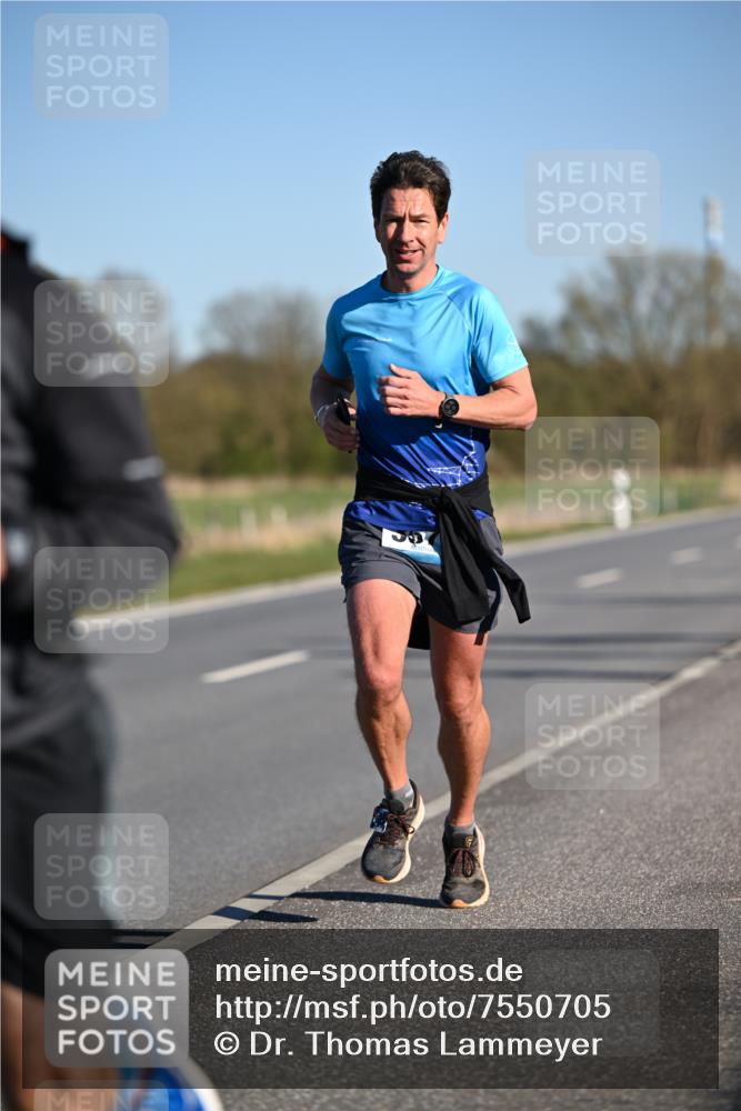 06.04.2025 - 44. Internationalen Wilhelmsburger Insellauf Dr. Thomas Lammeyer http://msf.ph/oto/7550705 06.04.2025 09:23:01 Laufen  meine-sportfotos.de