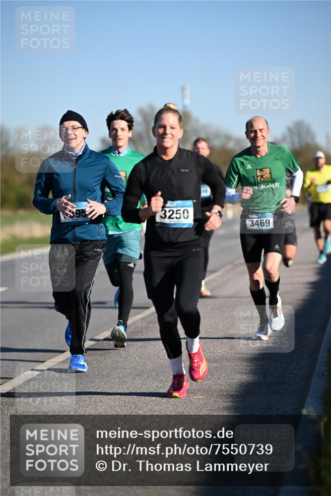 06.04.2025 - 44. Internationalen Wilhelmsburger Insellauf Dr. Thomas Lammeyer http://msf.ph/oto/7550739 06.04.2025 09:23:04 Laufen 395, 3250, 3469 meine-sportfotos.de