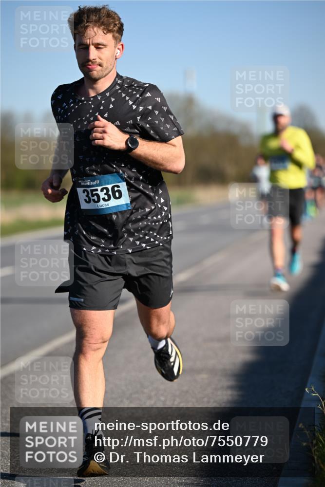 06.04.2025 - 44. Internationalen Wilhelmsburger Insellauf Dr. Thomas Lammeyer http://msf.ph/oto/7550779 06.04.2025 09:23:08 Laufen 3536 meine-sportfotos.de