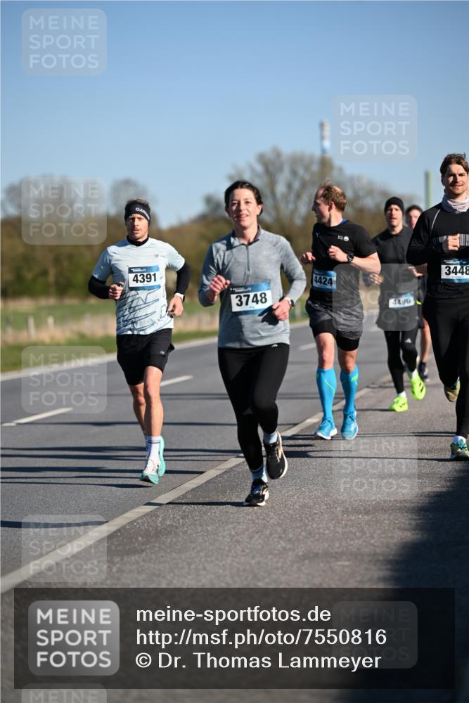 06.04.2025 - 44. Internationalen Wilhelmsburger Insellauf Dr. Thomas Lammeyer http://msf.ph/oto/7550816 06.04.2025 09:23:16 Laufen 4391, 10, 3748, 4424, 4496, 3448 meine-sportfotos.de