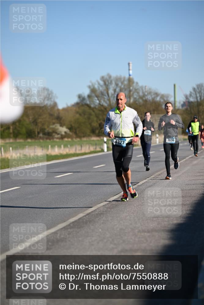 06.04.2025 - 44. Internationalen Wilhelmsburger Insellauf Dr. Thomas Lammeyer http://msf.ph/oto/7550888 06.04.2025 09:23:22 Laufen 4327, 3051, 3836 meine-sportfotos.de