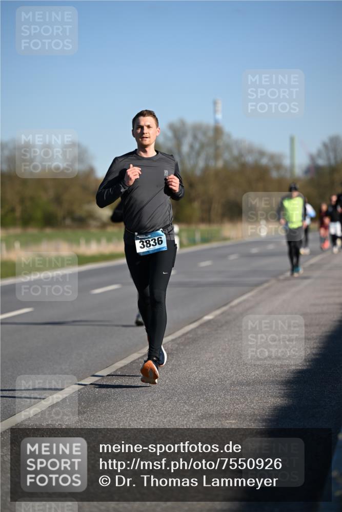 06.04.2025 - 44. Internationalen Wilhelmsburger Insellauf Dr. Thomas Lammeyer http://msf.ph/oto/7550926 06.04.2025 09:23:26 Laufen 3836 meine-sportfotos.de