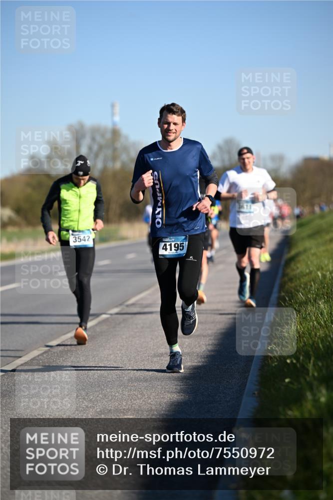 06.04.2025 - 44. Internationalen Wilhelmsburger Insellauf Dr. Thomas Lammeyer http://msf.ph/oto/7550972 06.04.2025 09:23:31 Laufen 3542, 4195, 3611 meine-sportfotos.de