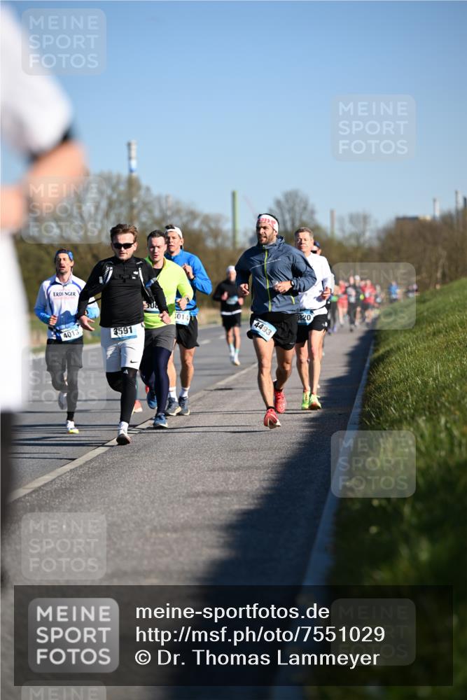 06.04.2025 - 44. Internationalen Wilhelmsburger Insellauf Dr. Thomas Lammeyer http://msf.ph/oto/7551029 06.04.2025 09:23:36 Laufen 4013, 3591, 1014, 4493, 3820 meine-sportfotos.de