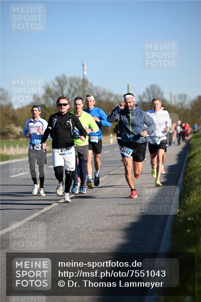 06.04.2025 - 44. Internationalen Wilhelmsburger Insellauf Dr. Thomas Lammeyer http://msf.ph/oto/7551043 06.04.2025 09:23:37 Laufen 4014, 401, 3591, 4493, 3820 meine-sportfotos.de