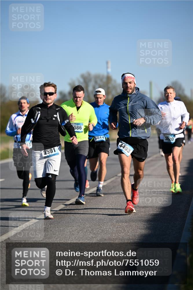 06.04.2025 - 44. Internationalen Wilhelmsburger Insellauf Dr. Thomas Lammeyer http://msf.ph/oto/7551059 06.04.2025 09:23:38 Laufen 3591, 086, 014, 4493, 3820 meine-sportfotos.de
