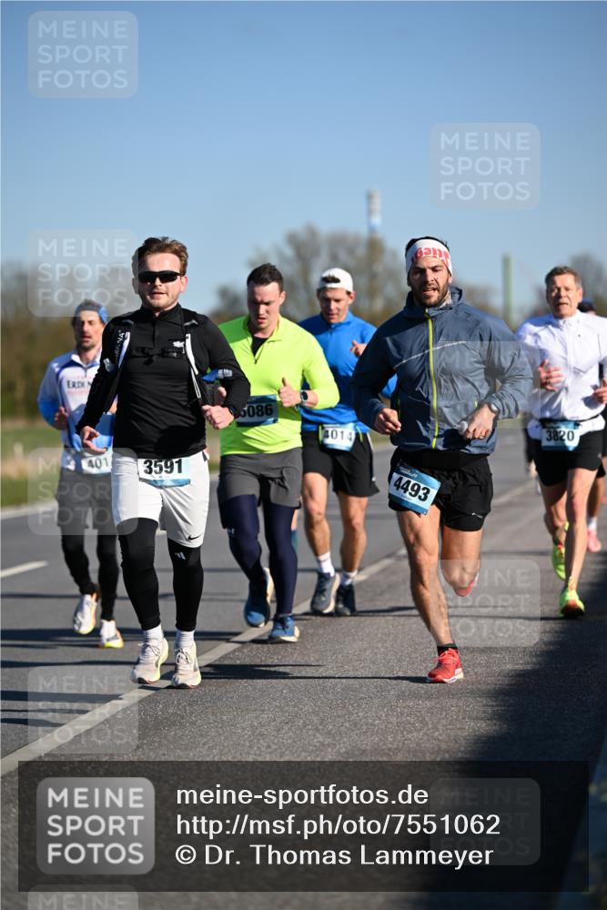 06.04.2025 - 44. Internationalen Wilhelmsburger Insellauf Dr. Thomas Lammeyer http://msf.ph/oto/7551062 06.04.2025 09:23:38 Laufen 401, 3591, 5086, 4014, 4493, 3820 meine-sportfotos.de