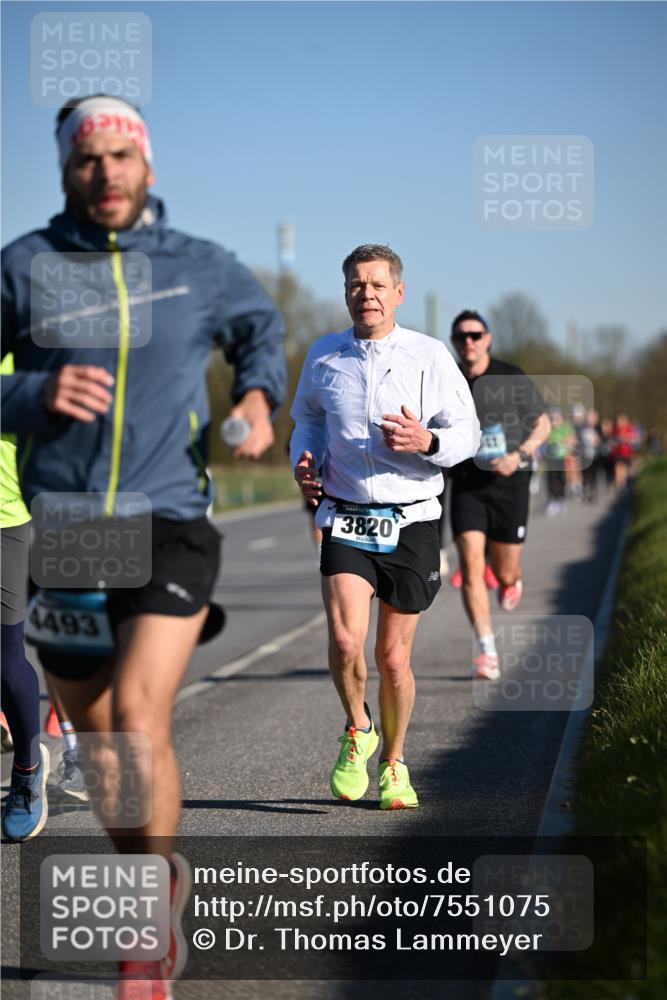 06.04.2025 - 44. Internationalen Wilhelmsburger Insellauf Dr. Thomas Lammeyer http://msf.ph/oto/7551075 06.04.2025 09:23:40 Laufen 4493, 3820, 41 meine-sportfotos.de