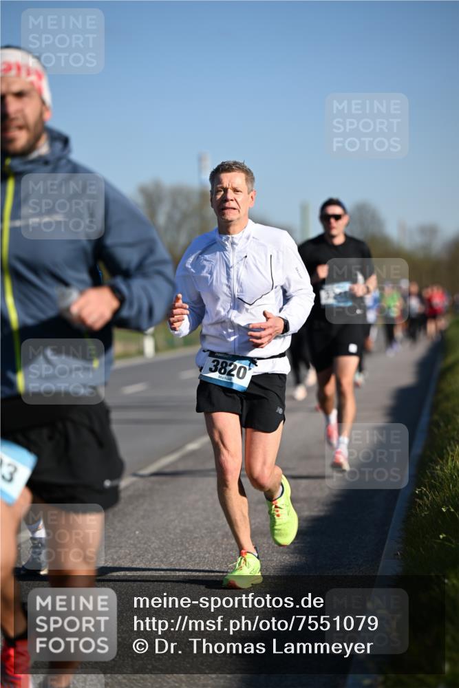 06.04.2025 - 44. Internationalen Wilhelmsburger Insellauf Dr. Thomas Lammeyer http://msf.ph/oto/7551079 06.04.2025 09:23:40 Laufen 3, 3820 meine-sportfotos.de