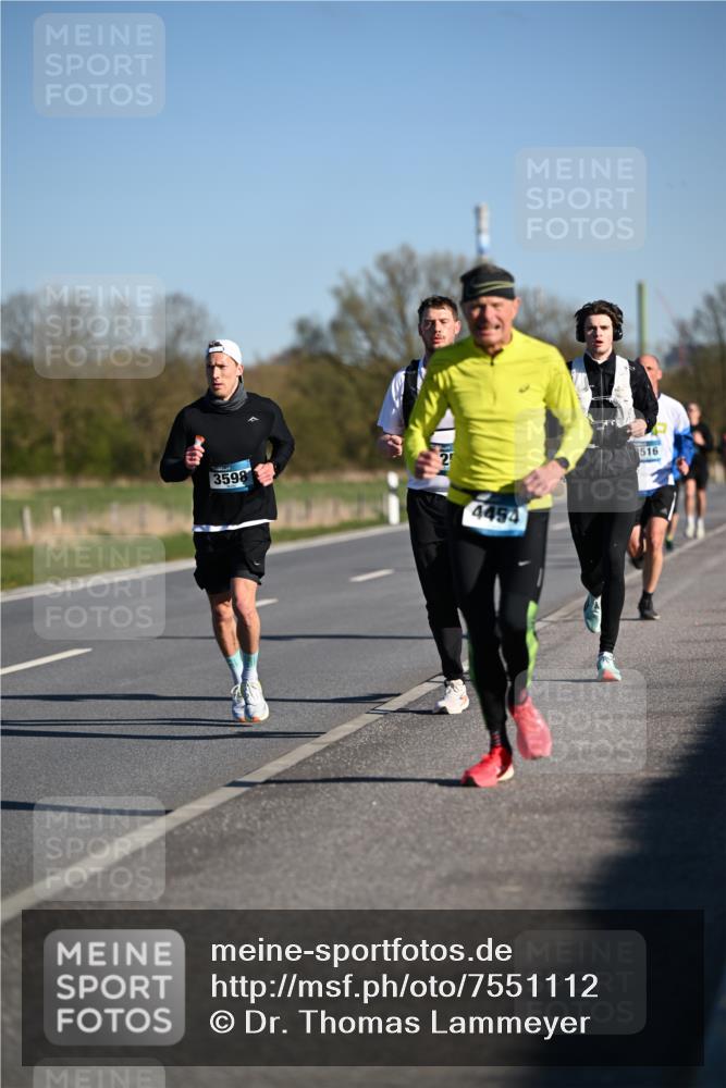 06.04.2025 - 44. Internationalen Wilhelmsburger Insellauf Dr. Thomas Lammeyer http://msf.ph/oto/7551112 06.04.2025 09:23:44 Laufen 25, 3598, 4454, 516 meine-sportfotos.de