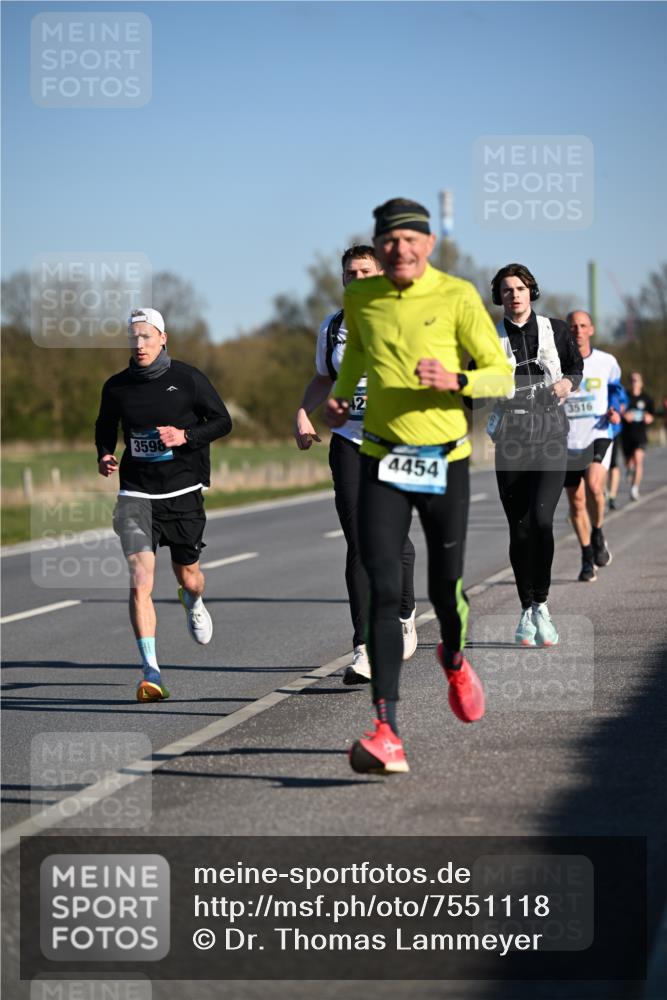 06.04.2025 - 44. Internationalen Wilhelmsburger Insellauf Dr. Thomas Lammeyer http://msf.ph/oto/7551118 06.04.2025 09:23:44 Laufen 3598, 12, 4454, 3516 meine-sportfotos.de