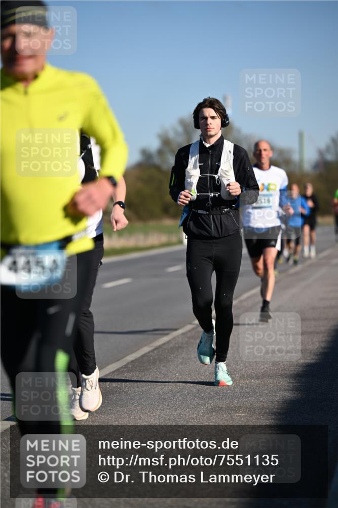 06.04.2025 - 44. Internationalen Wilhelmsburger Insellauf Dr. Thomas Lammeyer http://msf.ph/oto/7551135 06.04.2025 09:23:46 Laufen 4454, 516 meine-sportfotos.de