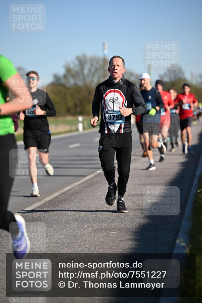 06.04.2025 - 44. Internationalen Wilhelmsburger Insellauf Dr. Thomas Lammeyer http://msf.ph/oto/7551227 06.04.2025 09:23:55 Laufen 3792 meine-sportfotos.de