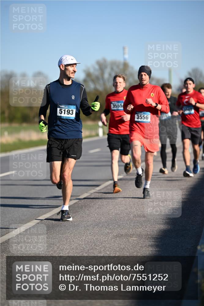 06.04.2025 - 44. Internationalen Wilhelmsburger Insellauf Dr. Thomas Lammeyer http://msf.ph/oto/7551252 06.04.2025 09:23:57 Laufen 5193, 3555, 3556 meine-sportfotos.de