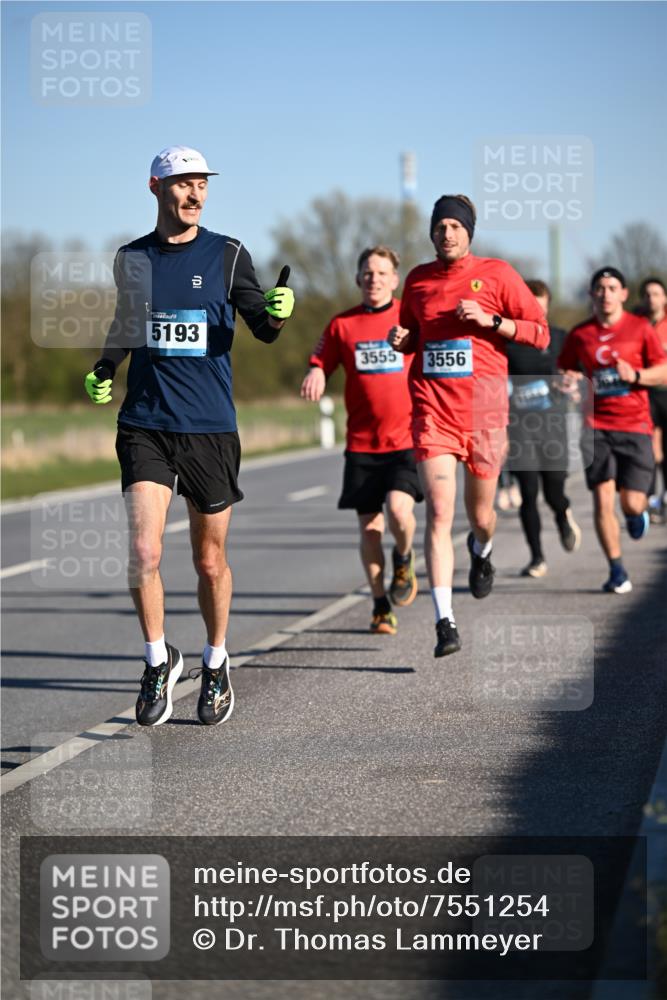 06.04.2025 - 44. Internationalen Wilhelmsburger Insellauf Dr. Thomas Lammeyer http://msf.ph/oto/7551254 06.04.2025 09:23:57 Laufen 5193, 3555, 3556 meine-sportfotos.de