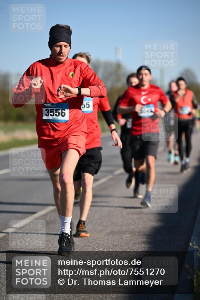 06.04.2025 - 44. Internationalen Wilhelmsburger Insellauf Dr. Thomas Lammeyer http://msf.ph/oto/7551270 06.04.2025 09:23:59 Laufen 3556, 55, 3640 meine-sportfotos.de