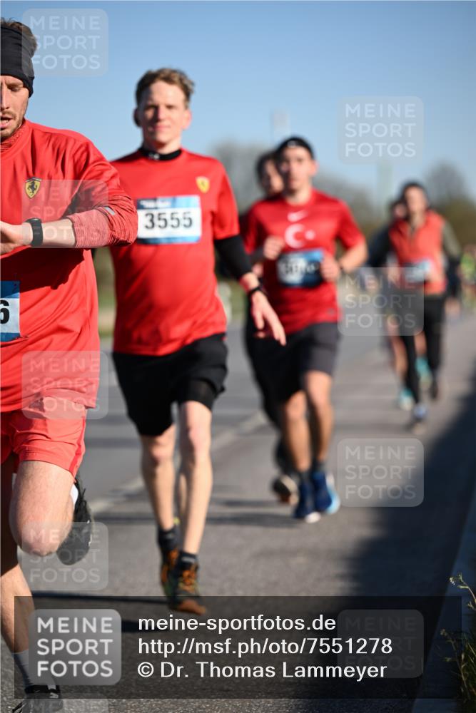 06.04.2025 - 44. Internationalen Wilhelmsburger Insellauf Dr. Thomas Lammeyer http://msf.ph/oto/7551278 06.04.2025 09:24:00 Laufen 5, 3555 meine-sportfotos.de