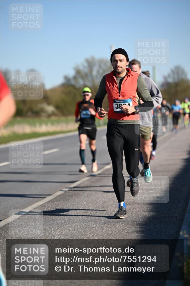 06.04.2025 - 44. Internationalen Wilhelmsburger Insellauf Dr. Thomas Lammeyer http://msf.ph/oto/7551294 06.04.2025 09:24:02 Laufen 3824 meine-sportfotos.de