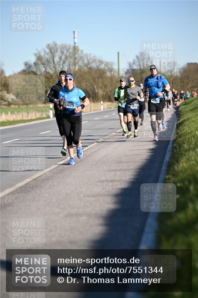 06.04.2025 - 44. Internationalen Wilhelmsburger Insellauf Dr. Thomas Lammeyer http://msf.ph/oto/7551344 06.04.2025 09:24:11 Laufen 5025, 3610, 5070, 4259 meine-sportfotos.de