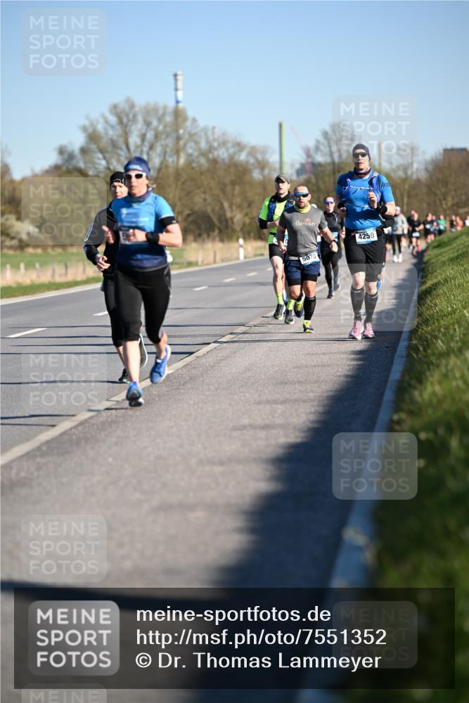 06.04.2025 - 44. Internationalen Wilhelmsburger Insellauf Dr. Thomas Lammeyer http://msf.ph/oto/7551352 06.04.2025 09:24:11 Laufen 5070, 4259 meine-sportfotos.de