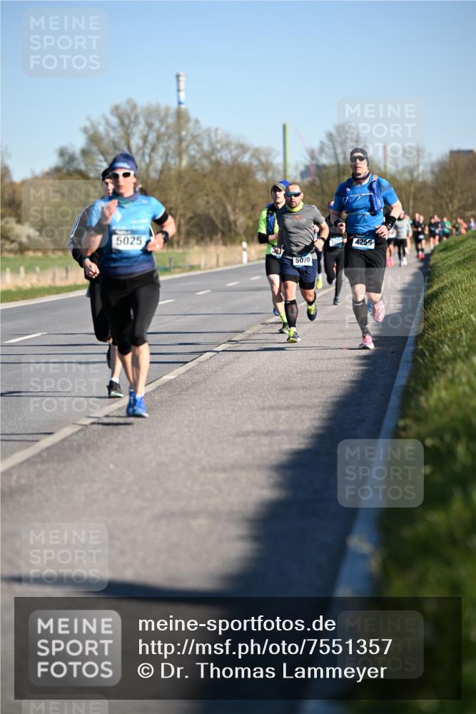06.04.2025 - 44. Internationalen Wilhelmsburger Insellauf Dr. Thomas Lammeyer http://msf.ph/oto/7551357 06.04.2025 09:24:11 Laufen 5025, 15070, 4259 meine-sportfotos.de