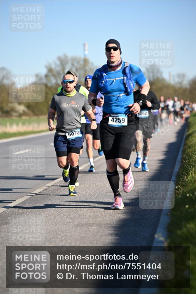 06.04.2025 - 44. Internationalen Wilhelmsburger Insellauf Dr. Thomas Lammeyer http://msf.ph/oto/7551404 06.04.2025 09:24:15 Laufen 5070, 4259, 5052 meine-sportfotos.de