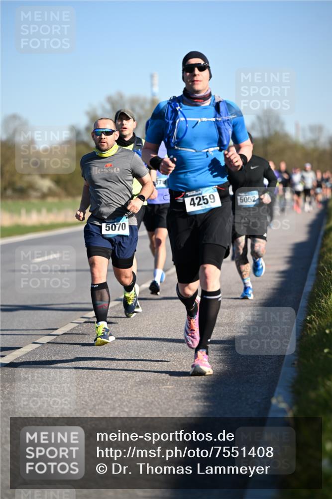 06.04.2025 - 44. Internationalen Wilhelmsburger Insellauf Dr. Thomas Lammeyer http://msf.ph/oto/7551408 06.04.2025 09:24:16 Laufen 5070, 4259, 5052 meine-sportfotos.de