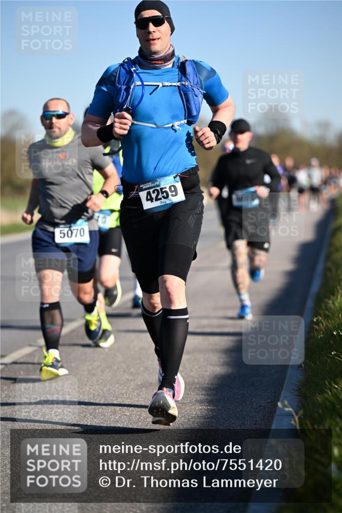 06.04.2025 - 44. Internationalen Wilhelmsburger Insellauf Dr. Thomas Lammeyer http://msf.ph/oto/7551420 06.04.2025 09:24:16 Laufen 5070, 4259 meine-sportfotos.de