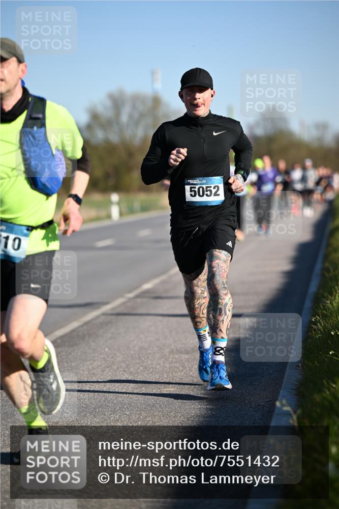 06.04.2025 - 44. Internationalen Wilhelmsburger Insellauf Dr. Thomas Lammeyer http://msf.ph/oto/7551432 06.04.2025 09:24:18 Laufen 10, 5052 meine-sportfotos.de