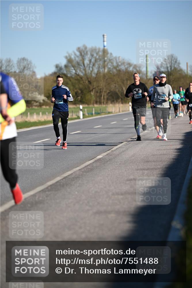 06.04.2025 - 44. Internationalen Wilhelmsburger Insellauf Dr. Thomas Lammeyer http://msf.ph/oto/7551488 06.04.2025 09:24:28 Laufen 3344, 3403, 3343 meine-sportfotos.de
