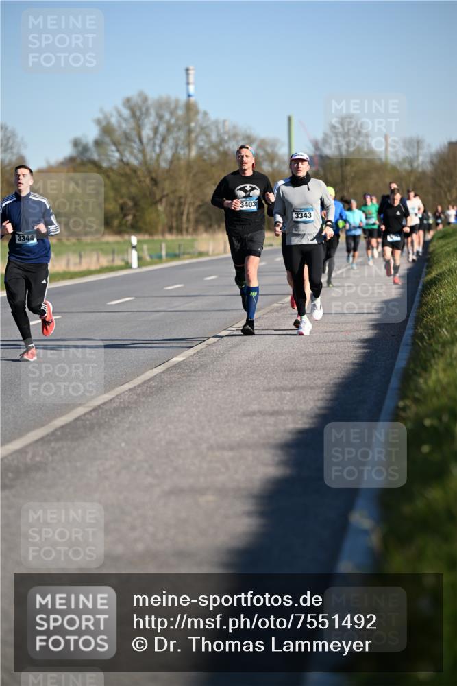 06.04.2025 - 44. Internationalen Wilhelmsburger Insellauf Dr. Thomas Lammeyer http://msf.ph/oto/7551492 06.04.2025 09:24:29 Laufen 3344, 3403, 3343 meine-sportfotos.de