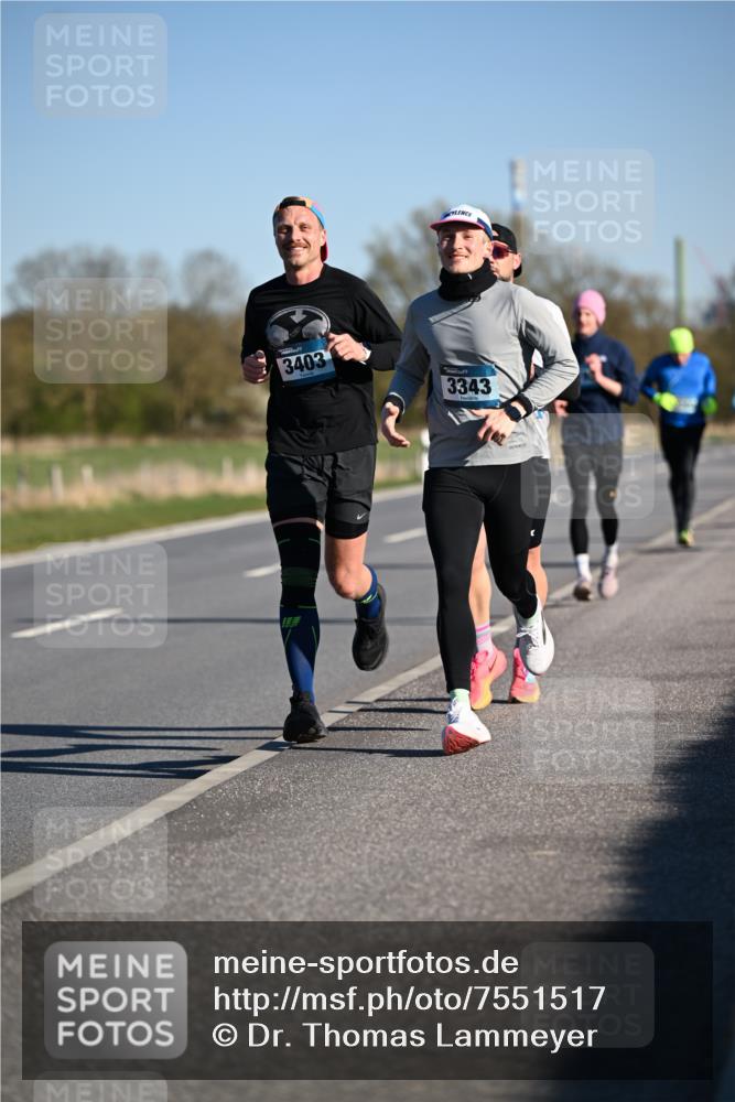 06.04.2025 - 44. Internationalen Wilhelmsburger Insellauf Dr. Thomas Lammeyer http://msf.ph/oto/7551517 06.04.2025 09:24:32 Laufen 3403, 3343 meine-sportfotos.de