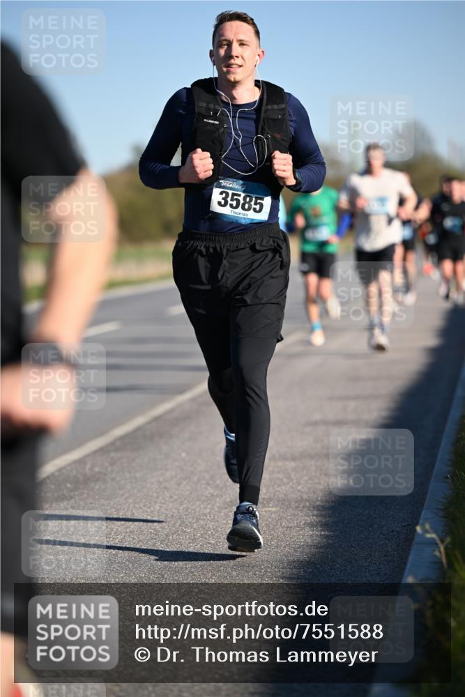 06.04.2025 - 44. Internationalen Wilhelmsburger Insellauf Dr. Thomas Lammeyer http://msf.ph/oto/7551588 06.04.2025 09:24:40 Laufen 3585 meine-sportfotos.de