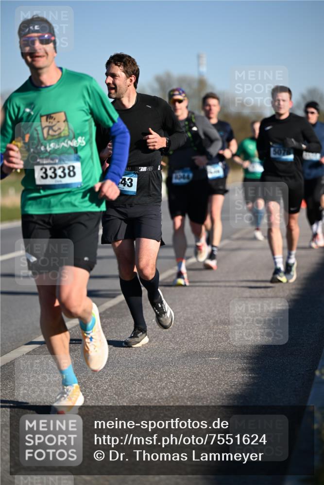 06.04.2025 - 44. Internationalen Wilhelmsburger Insellauf Dr. Thomas Lammeyer http://msf.ph/oto/7551624 06.04.2025 09:24:46 Laufen 3338, 43, 3, 1544, 5076 meine-sportfotos.de