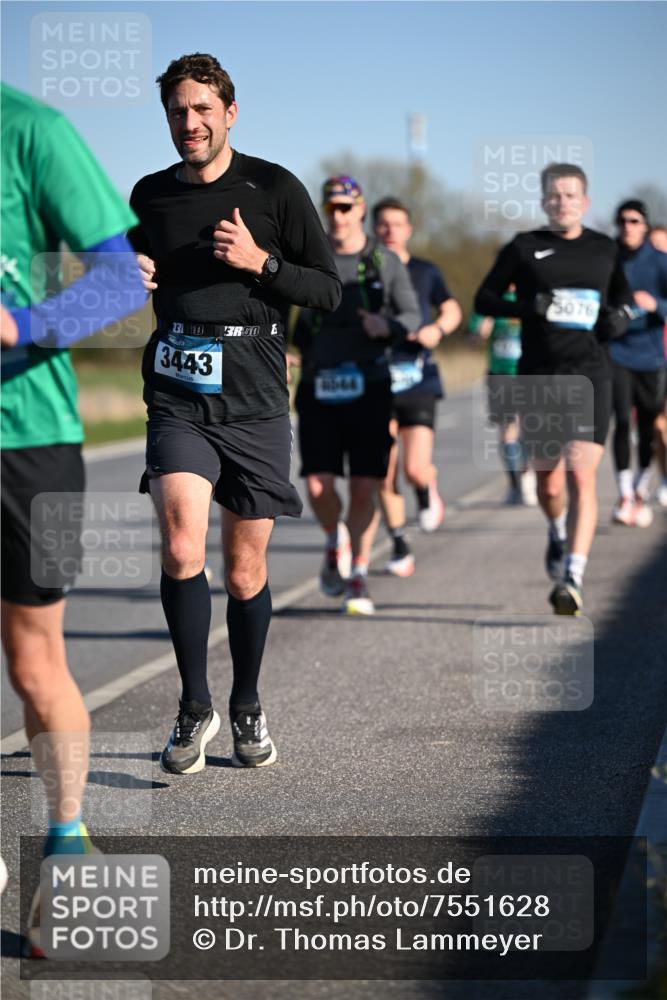 06.04.2025 - 44. Internationalen Wilhelmsburger Insellauf Dr. Thomas Lammeyer http://msf.ph/oto/7551628 06.04.2025 09:24:46 Laufen 3, 3443, 3, 5076 meine-sportfotos.de
