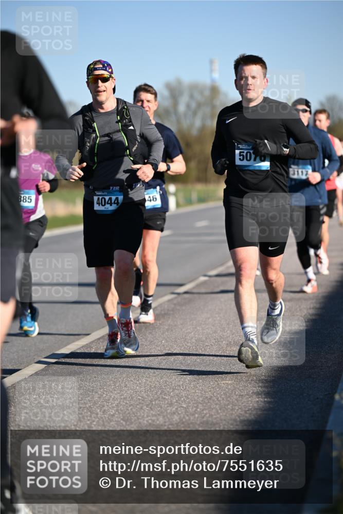 06.04.2025 - 44. Internationalen Wilhelmsburger Insellauf Dr. Thomas Lammeyer http://msf.ph/oto/7551635 06.04.2025 09:24:47 Laufen 885, 73, 4044, 46, 5076 meine-sportfotos.de
