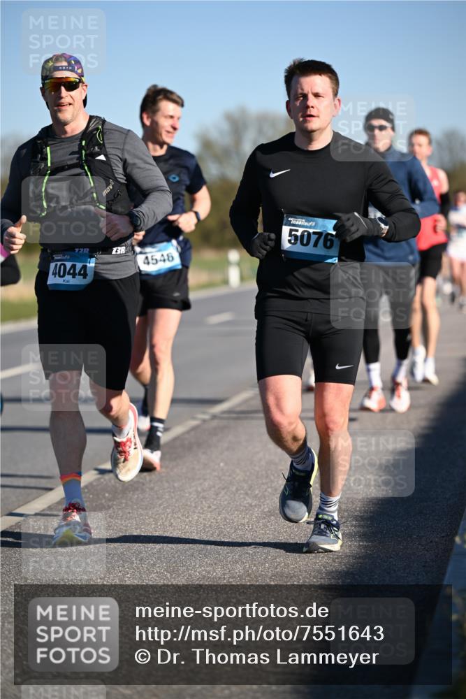06.04.2025 - 44. Internationalen Wilhelmsburger Insellauf Dr. Thomas Lammeyer http://msf.ph/oto/7551643 06.04.2025 09:24:48 Laufen 72, 4044, 3, 4546, 5076 meine-sportfotos.de