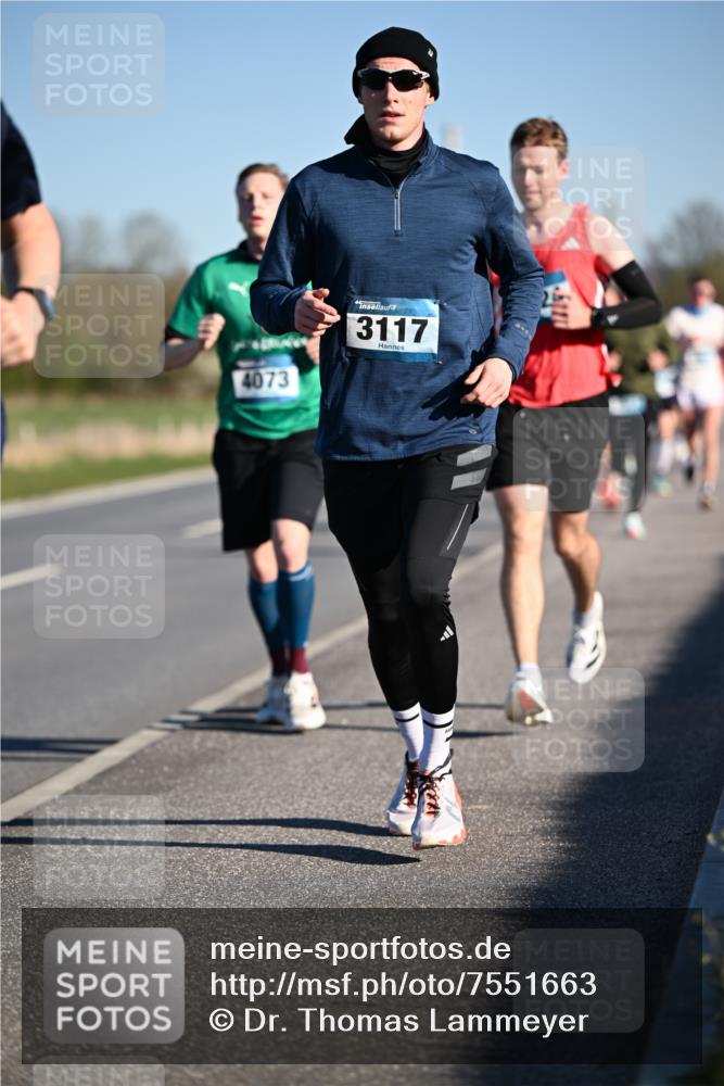 06.04.2025 - 44. Internationalen Wilhelmsburger Insellauf Dr. Thomas Lammeyer http://msf.ph/oto/7551663 06.04.2025 09:24:49 Laufen 4073, 3117 meine-sportfotos.de