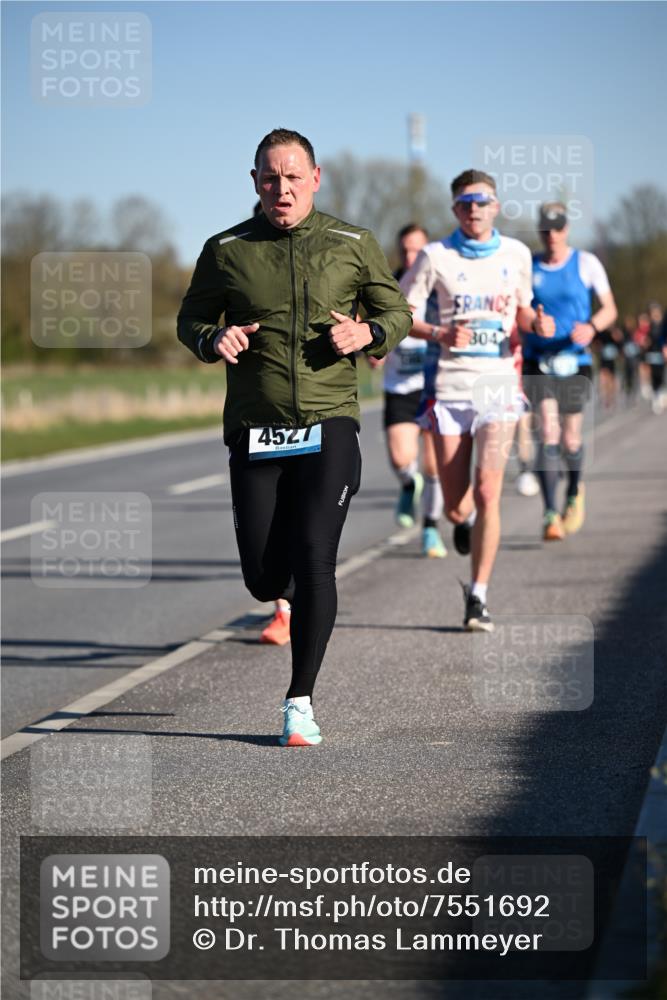 06.04.2025 - 44. Internationalen Wilhelmsburger Insellauf Dr. Thomas Lammeyer http://msf.ph/oto/7551692 06.04.2025 09:24:54 Laufen 4527, 304 meine-sportfotos.de