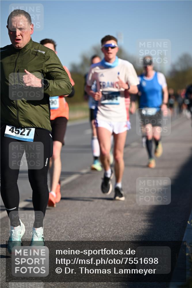 06.04.2025 - 44. Internationalen Wilhelmsburger Insellauf Dr. Thomas Lammeyer http://msf.ph/oto/7551698 06.04.2025 09:24:55 Laufen 4527, 90, 3804 meine-sportfotos.de