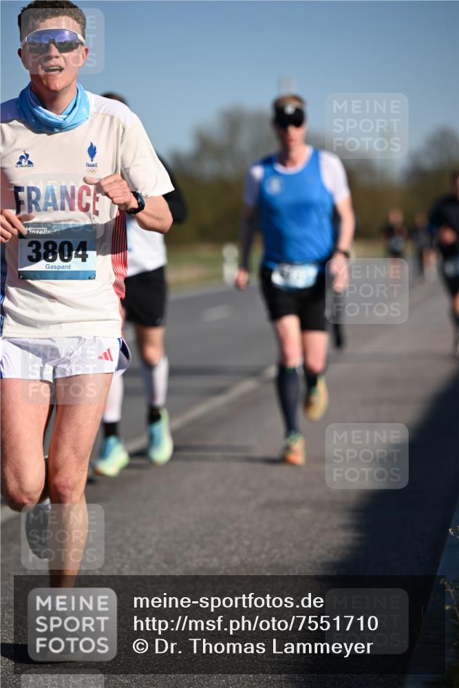 06.04.2025 - 44. Internationalen Wilhelmsburger Insellauf Dr. Thomas Lammeyer http://msf.ph/oto/7551710 06.04.2025 09:24:56 Laufen 2, 3804 meine-sportfotos.de