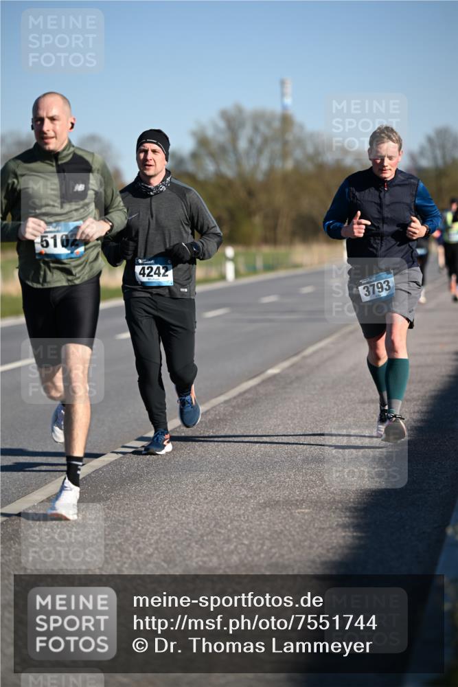 06.04.2025 - 44. Internationalen Wilhelmsburger Insellauf Dr. Thomas Lammeyer http://msf.ph/oto/7551744 06.04.2025 09:24:59 Laufen 5102, 4242, 3793 meine-sportfotos.de