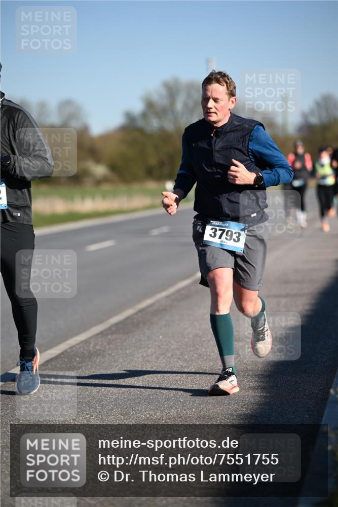 06.04.2025 - 44. Internationalen Wilhelmsburger Insellauf Dr. Thomas Lammeyer http://msf.ph/oto/7551755 06.04.2025 09:25:00 Laufen 3793 meine-sportfotos.de